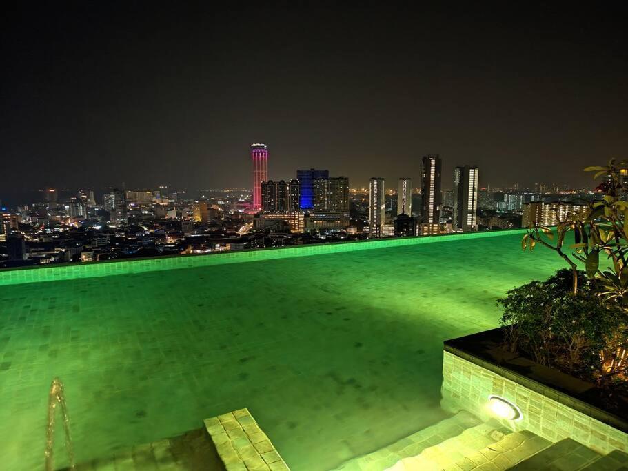 Infinity Pool 2Br Suite 7Pax @Beacon @Georgetown Zewnętrze zdjęcie
